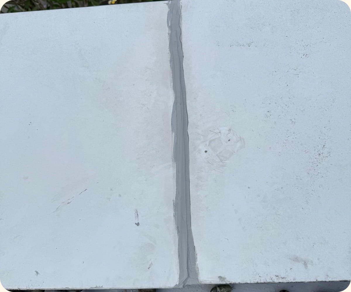 Sealed joint between two finished slabs